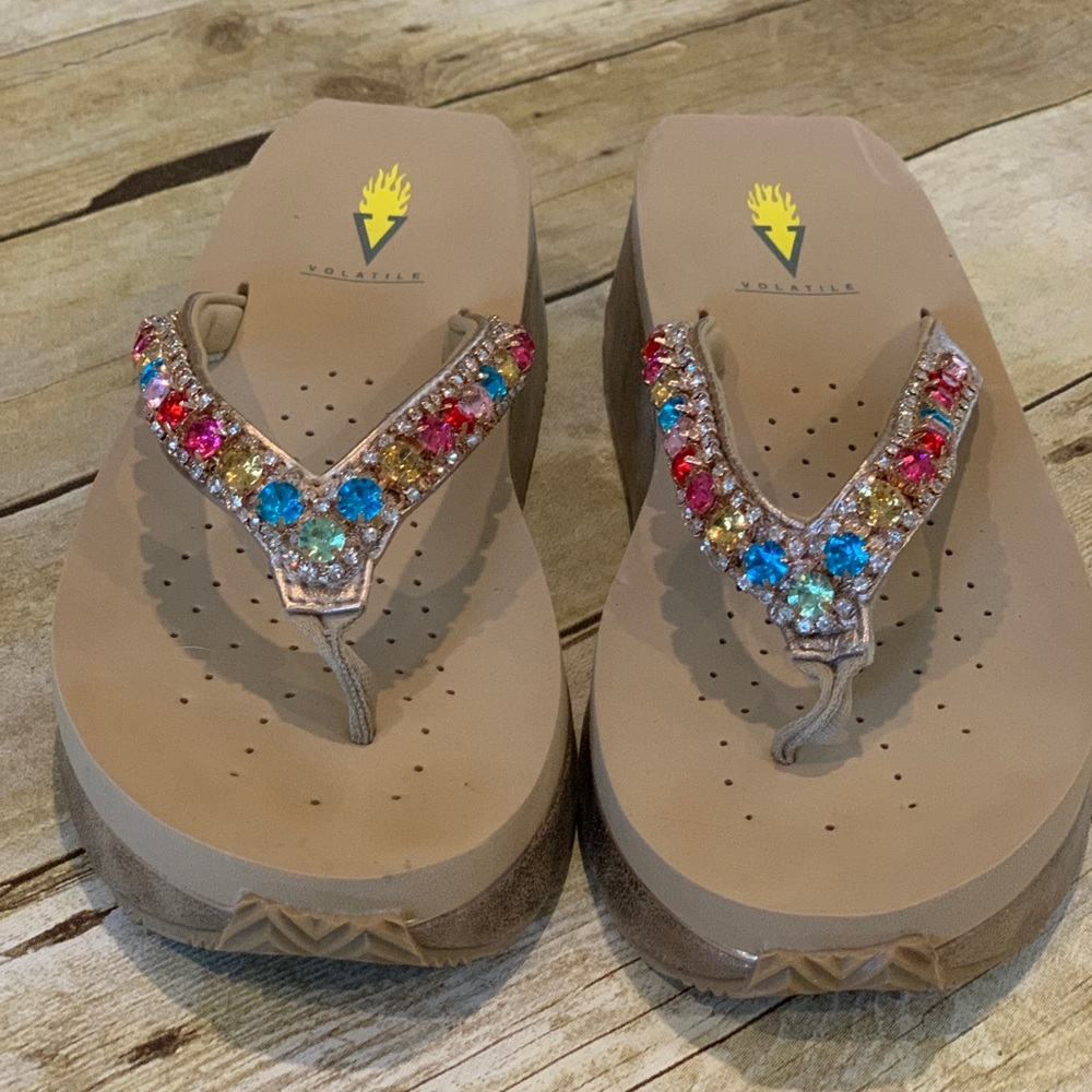 Volatile Shinebright wedge flip flops size 7